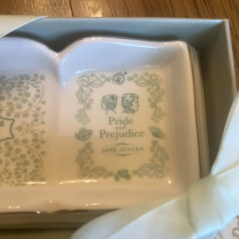 Eccolo Pride & Prejudice Jane Austen Book Classics Deluxe Trinket Jewelry Tray
